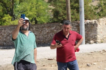 Kent merkezinin yakınındaki kırsal mahallede telefon ve internet çekmiyor 