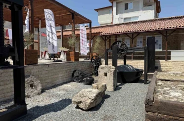 Kentin ilk zeytinyağı fabrikası olan tarihi yapı, depremde aldığı hasarların onarılmasıyla yeniden müze olarak açıldı 