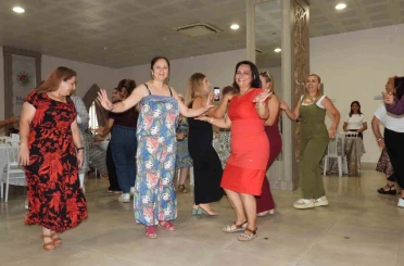Kepez’de kadınlara moral dolu matine 