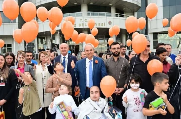 Kepez’de lösemiye karşı turuncu umutlar gökyüzüne yükseldi 