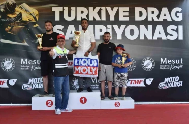 Kepez’de motodrag şampiyonları kupalarını aldı 