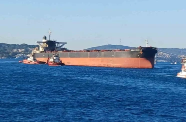 Kerç Boğazı’nda İHA saldırısına uğrayan gemi İstanbul Boğazı’ndan geçti 