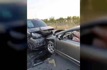 Keşan’da hafif ticari araç ile otomobil çarpıştı: 2 yaralı 