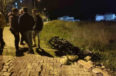 Keşan’da otomobil ile çarpışan motosiklet sürücüsü ağır yaralandı 