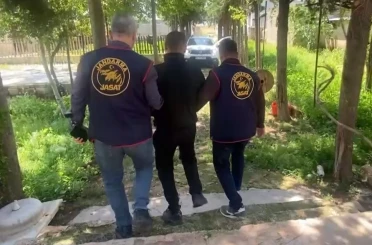 Kesinleşmiş 40 yıl cezayla aranan şahıs saklandığı bağ evinde yakalandı 