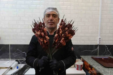 Kilis’te "Dumanı Gör Gel" sloganıyla tanınan ciğerci ustası lezzetin sırrını anlattı 