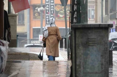 Kilis’te sağanak yağış etkili oluyor 