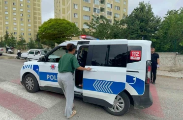 Kimliğini evde unutan adayın imdadına polis yetişti 
