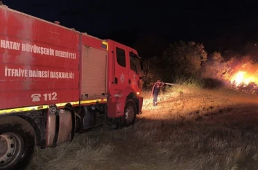 Kırıkhan’da otluk alandan alevler yükseldi 