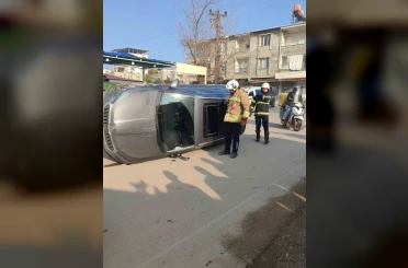 Kırıkhan’da otomobil yan yattı: 2 yaralı 