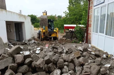 Kırıkkale’de fırtına cami minaresini yıktı 