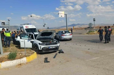 Kırıkkale’de iki otomobil çarpıştı: 6 yaralı 
