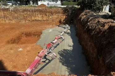 Kırılan beton pampası kolu 2 işçiyi yaraladı 
