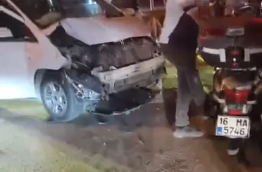 Kırmızı ışıkta geçen motosiklete otomobil çarptı: 1 ölü, 1 yaralı
