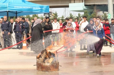 Kırsalda yangına ilk müdahale kadınlardan 