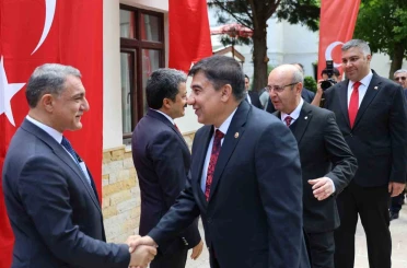 Kırşehir’de devlet protokolü bayramlaştı 