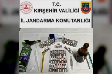 Kırşehir’de jandarma yol kontrolünde uyuşturucu hap ele geçirdi 