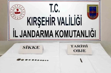 Kırşehir’de tarihi eser operasyonu: Sikke ve objeler ele geçirildi 