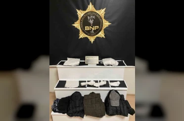 Kıyafete emdirilen uyuşturucu polislerin dikkati sayesinde yakalandı 