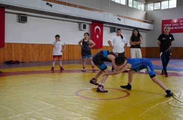 Kız çocuklarının güreş hayali Nesrin Baş’la büyüyor 