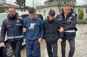 Kız meselesinden bıçaklı kavgada 2 kişi hastanelik oldu 