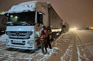Kızılay’dan Tendürek Geçidi’nde sürücülere sıcak destek 
