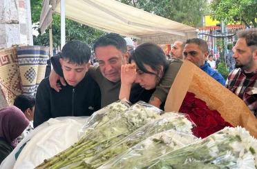 Kızını ameliyat masasında kaybeden babanın tabuttaki evladına son bakışı 