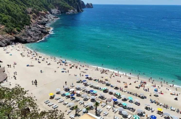 Kleopatra Plajı turistlerle doldu taştı 