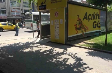 Klimalı duraklar devre dışı bırakıldı, vatandaş gölgeye sığındı 