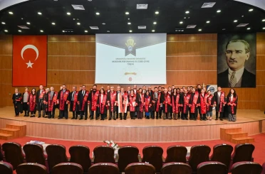 KMÜ’de akademik performans ve cübbe giyme töreni düzenlendi 