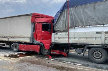 Kocaeli TEM’de 6 tır birbirine girdi: Ankara yönü trafiğe kapandı 