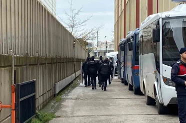 Kocaeli’de 3 kişinin öldüğü silahlı saldırıya ilişkin 9 şüpheli adliyede 