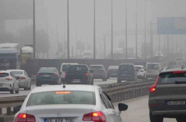 Kocaeli’de etkili olan sis sürücülere zor anlar yaşattı 