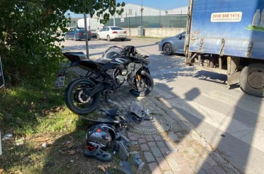 Kocaeli’de kamyonetle çarpışan motosiklet sürücüsü ağır yaralandı 