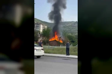 Kocaeli’de tek katlı ev alevlere teslim oldu 