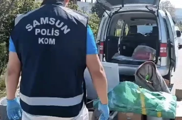 Koliden ve halıdan silah çıktı: Araçta şaşırtan gizleme yöntemi 