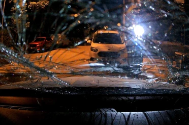 Komşusu otomobilini böyle parçaladı