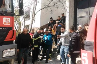 Komşusunu kurtarmak isterken yangının ortasında kaldı 
