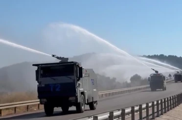 Kontrol altına alınan orman yangınında peş peşe sıralanan TOMA’ların müdahalesi 