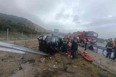 Kontrolden çıkan araç bariyere çarptı: 2 ölü 