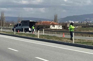 Kontrolden çıkan kamyonet bariyerlere çarptı: 1 yaralı 