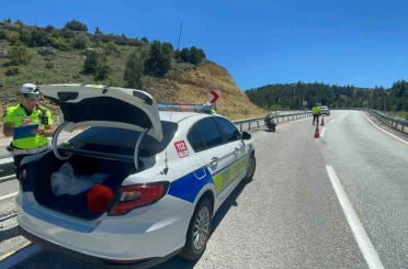 Kontrolden çıkan motosiklet bariyerlere çarptı: 1 yaralı 