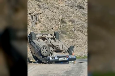 Kontrolden çıkan otomobil ters döndü