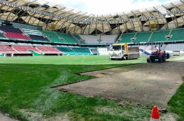Konya Büyükşehir Stadyumu’nun zemininde renovasyon çalışması başlatıldı 
