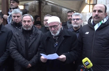 Konya’da aileler yeni yılın ilk sabah namazında camide buluştu