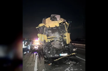 Konya'da kamyon tıra arkadan çarptı: 1 yaralı