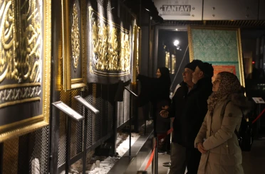 Konya'da Mukaddes Emanetler sergisine yoğun ilgi