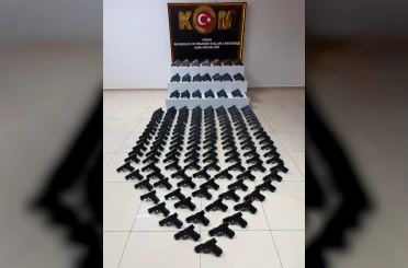 Konya'da polisten kaçakçılık operasyonu: 228 adet ruhsatsız tabanca ele geçirildi