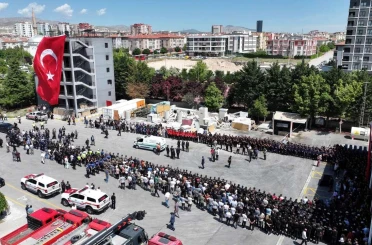 Konya şehidine ağladı! İtfaiyeci Mehmet Tekeli gözyaşlarıyla toprağa verildi