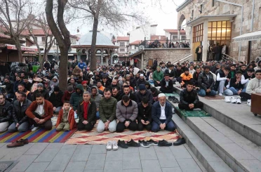 Konya’da Bayram Namazında camiler doldu